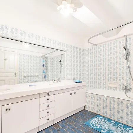 Semesterbostad Mas De Thesee Piscine & 12 Ha Prives